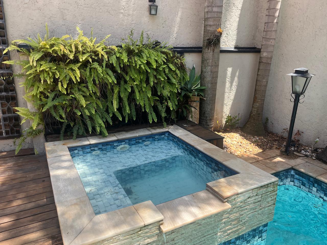 🏡 Sobrado com 4 suítes, área gourmet e piscina aquecida