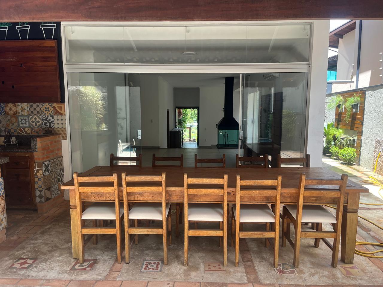 🏡 Sobrado com 4 suítes, área gourmet e piscina aquecida