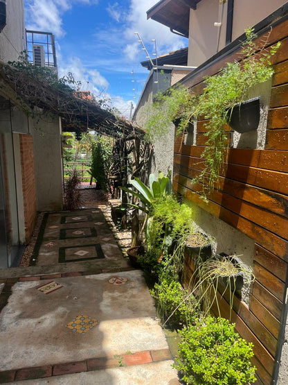 🏡 Sobrado com 4 suítes, área gourmet e piscina aquecida